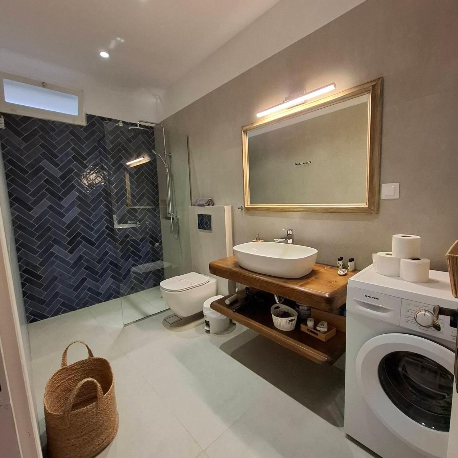 Aquarella-Stylish Veranda Apartment In Centre Of Poros Town מראה חיצוני תמונה